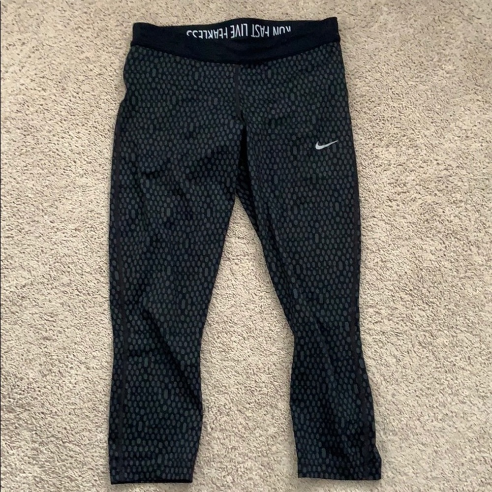 Nike cropped workout leggings